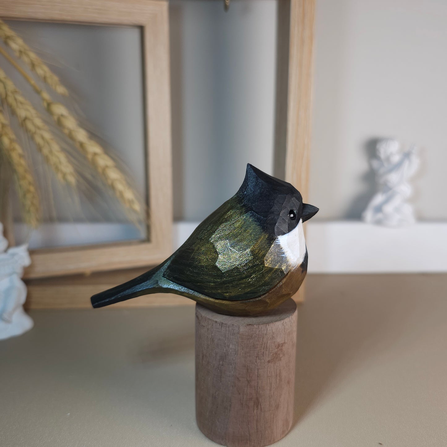 Eastern Whipbird Figurine - Artisanal Sculpted Decor