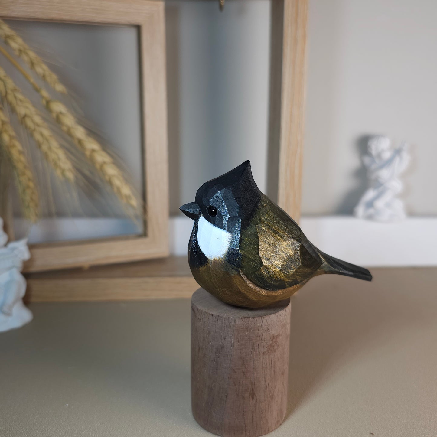 Eastern Whipbird Figurine - Artisanal Sculpted Decor