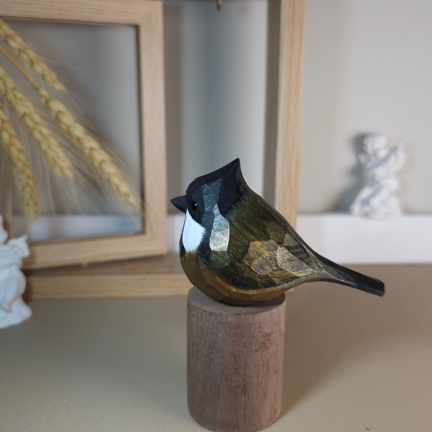 Eastern Whipbird Figurine - Artisanal Sculpted Decor